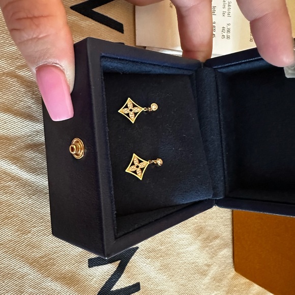 Authentic Louis Vuitton Idylle Blossom Diamond Earrings Yellow Gold - Picture 8 of 12